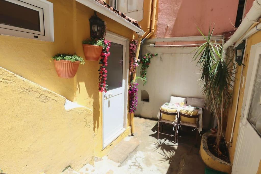 Apartment Center Balcony Bica